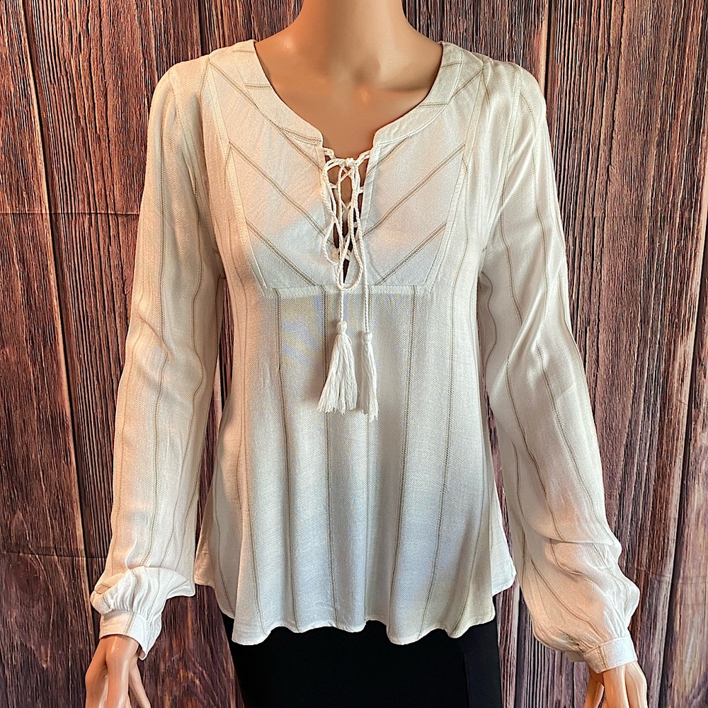 Blu Pepper size Medium white with tan vertical striped boho top with tassels